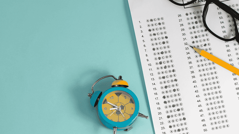 8 tips om je te helpen bij het maken van je examens min