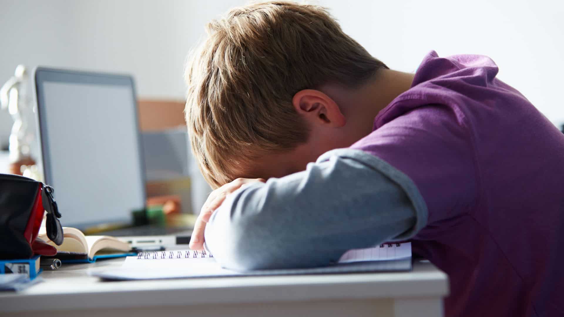een correcte zithouding is cruciaal tijdens het studeren